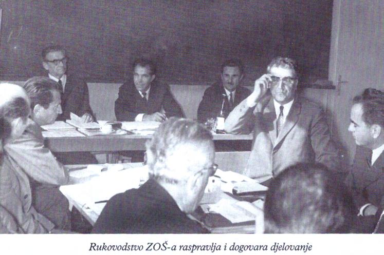 Poslije diskusije delegati su jednoglasno prihvatili prijedlog da se donese odluka o osnivanju republiëke zajednice i izabrali predsjedniπtvo i nadzorni odbor.