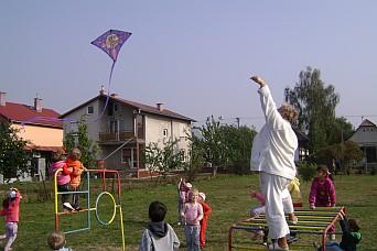 25. 10. 2011 DRIENOVSKÝ OBČASNÍK 3 Prvá pomoc u detí Otravy hubami a rastlinami V letnom a jesennom období je paleta nástrah vo forme rastlín a ich plodov veľká.