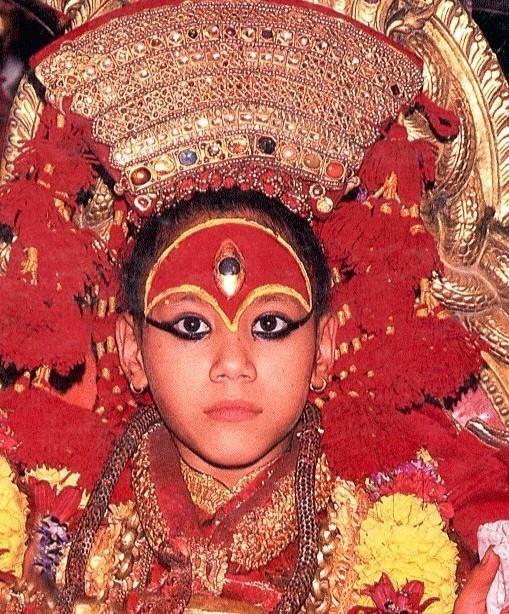 Ένας άλλος μύθος αναφέρει ότι ένα μικρό κορίτσι είχε καταληφθεί από τη θεά Durga και εκδιώχθηκε από το βασίλειο.