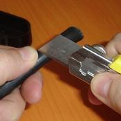 У другом реду су два контакта на који се прикључују нула и уземљење.