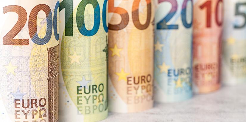 Η αξία των τραπεζογραμματίων σε κυκλοφορία αυξάνεται σήμερα κατά 4% περίπου ετησίως, αγγίζοντας σχεδόν τα 1,2 τρισεκατομμύρια ευρώ.