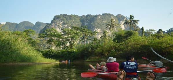 στο εστιατόριο Khao Lak View Point. Επισκεφθείτε το μυστηριώδες Μουσείο Τσουνάμι, το οποίο σας θα σας πεί για όλα όσα αφορούν το Τσουνάμι του 2004 που κατέστρεψε τμήματα της Ταϊλάνδης.