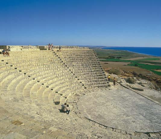 Η περιχή αυτή, πυ βρίσκεται στη νότια ακτή της Κύπρυ, έχει δώσει στιχεία για τη δραστηριότητα κυνηγώντρφσυλλεκτών περί τ 10.000 π.χ. Ωστόσ, ένας από τυς αρχαιότερυς και πι σημαντικύς αρχαιλγικύς χώρυς τυ νησιύ είναι νελιθικός ικισμός της Χιρκιτίας.