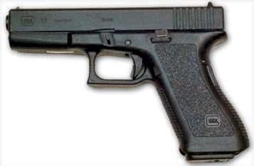 Πιστόλια Glock 17 Τα πιστόλια Glock 17 αποκτήθηκαν από τον Ελληνικό Στρατό το 1996, µε προορισµό τις Ειδικές υνάµεις.