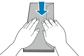 Χαρτί και μέσα εκτύπωσης Τοποθέτηση φακέλων στο δίσκο Bypass 1. Ανοίξτε το δίσκο Bypass. 2. Μετακινήστε τους οδηγούς πλάτους προς τις άκρες του δίσκου.