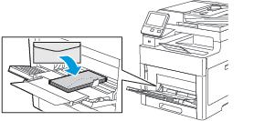 Χαρτί και μέσα εκτύπωσης Για φακέλους αρ. 10, τοποθετήστε τους φακέλους με τη μικρή πλευρά να εισέρχεται πρώτη στον εκτυπωτή και με τα πτερύγια προς τα κάτω και προς τα δεξιά.