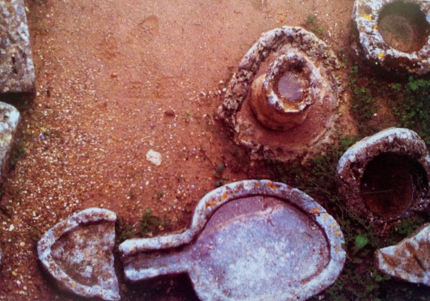 Ωφέλιμα έντομα στους ελαιώνες της Κρήτης Εικόνα 1.2: Πέτρινες εγκαταστάσεις ελαιοποίησης από τον αρχαιολογικό χώρο της Φαιστού.