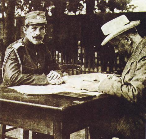 Ο Ελευθέριος Βενιζέλος και ο Κωνσταντίνος στο ελληνικό στρατηγείο στο Χατζή-Μπεϊλίκ, μετά τη σύναψη ανακωχής με τη Βουλγαρία και πριν από τη μετάβαση του Έλληνα πρωθυπουργού στο Βουκουρέστι.