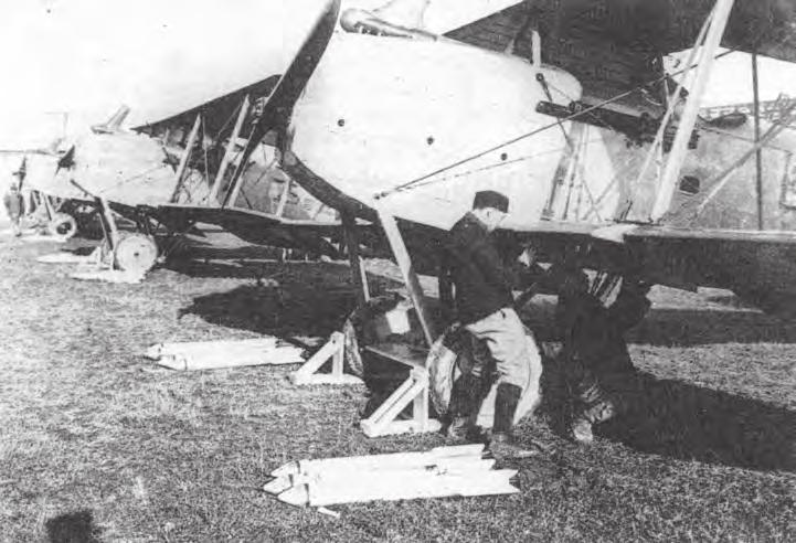 Από αναγνωριστικό στην αρχή, το αεροπλάνο εξελίχτηκε κατά τη διάρκεια του πολέμου σε βομβαρδιστικό πρώτα και κατόπιν σε καταδιωκτικό, μορφές με τις οποίες και καθιερώθηκε.