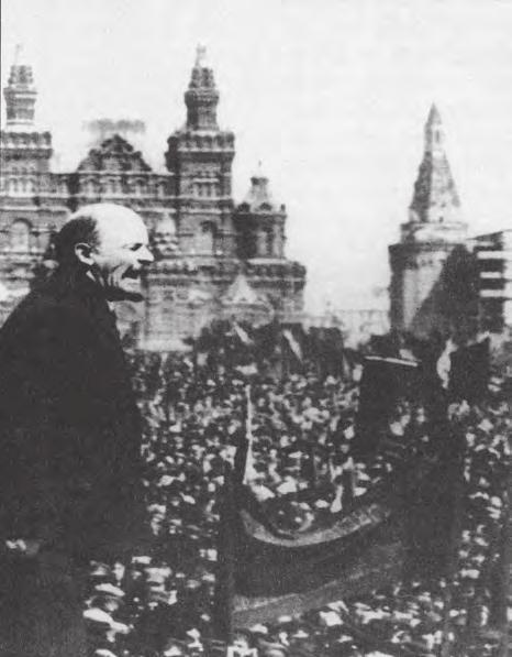 Ο Βλαντιμίρ Ίλιτς Ουλιάνοφ (1870-1924), που έλαβε το ψευδώνυμο Λένιν, υπήρξε ο ηγέτης του κινήματος των Μπολσεβίκων και του νέου κομμουνιστικού καθεστώτος.