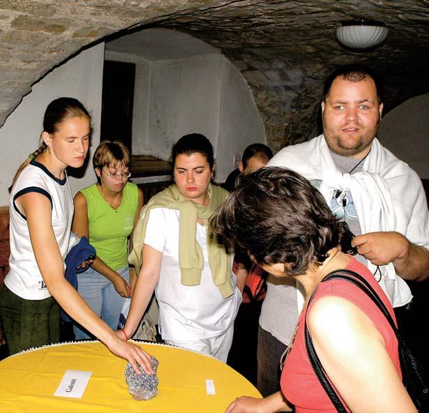 Celoslovenské špecializované Slovenské múzeum ochrany prírody a jaskyniarstva (SMOPaJ) sídliace v Liptovskom Mikuláši, od roku 1999 pôsobiace pod rezortom MŽP SR, má vytvorené všetky podmienky na