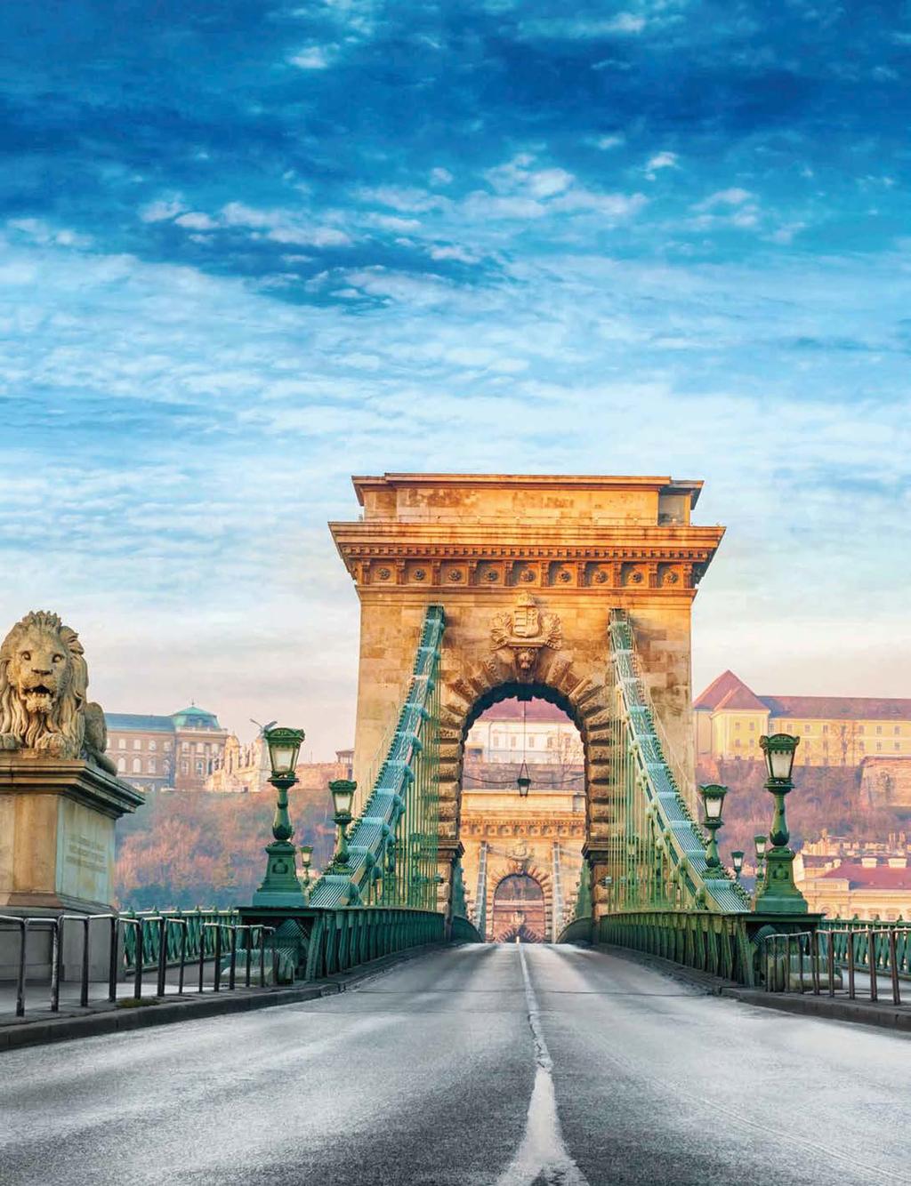 TOP budapest 1 Μπείτε στο Κάστρο και απολαύστε τη θέα της Πέστης 2 Για καφέ στο New York Café, ένα από τα ιστορικά καφέ της Ευρώπης 3 4 5 Μαγευτική θέα από το Κάστρο της Buda Κρουαζιέρα στον Δούναβη