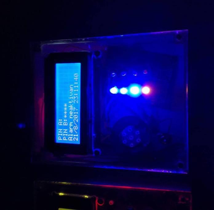 Slika 60. Prikaz kontrolne ploče s LCD zaslonom i signalnim LED diodama Slika 61.