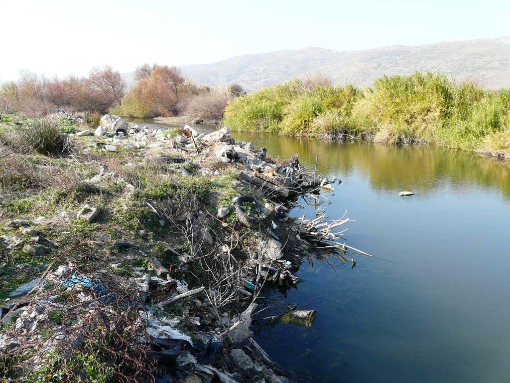 Πολλές υποβαθμίσεις του υγροτόπου δεν οφείλονται στις ασύνετες δραστηριότητες που συμβαίνουν μέσα στον υγρότοπο, αλλά σε εκείνες που συμβαίνουν στη λεκάνη απορροής του.