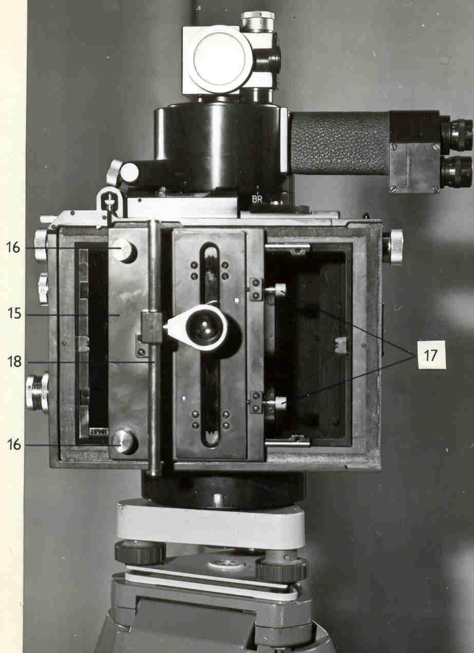 Obr. 6.16. Justažné zariadenie 6.3.1 Rektifikácia a skúška fototeodolitu Z hľadiska požiadaviek fotogrametrie, na fototeodolite vykonávame skúšky a rektifikáciu: 1. krížovej libely, 2.