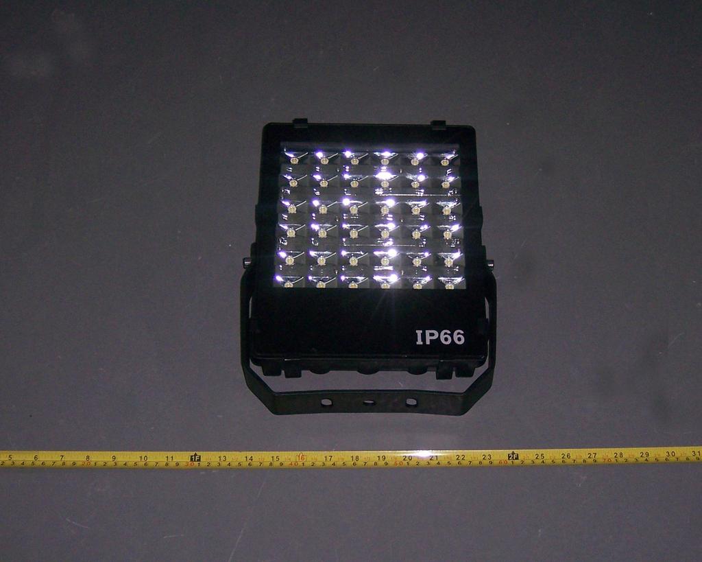 % Luminaire Power: 38 W % Beam Spread