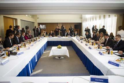 SPOLOČNÁ PRÍPRAVA NA SUMMIT EÚ V polovici mája 2015 sa v Bratislave stretli ministri zahraničných vecí krajín V4 a Východného partnerstva na už šiestej pravidelnej schôdzke od roku 2010.