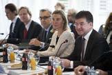 AKTUÁLNE O POLITIKE A ENERGETIKE Koncom októbra 2014 pricestoval do Bratislavy aj minister zahraničných vecí Spojeného kráľovstva Philip Hammond, aby si s partnermi z V4 vymenil názory na aktuálne