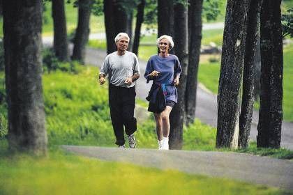 ΑΕΡΟΒΙΑ ΑΣΚΗΣΗ ΚΑΙ ΥΓΕΙΑ Η αερόβια άσκηση (περπάτημα, τρέξιμο, ποδηλασία κ.τ.λ.) σε καθημερινή βάση προλαμβάνει την συσσώρευση λίπους, αυξάνει τις καύσεις και χαρίζει ένα υγιές σώμα γεμάτο ευεξία.