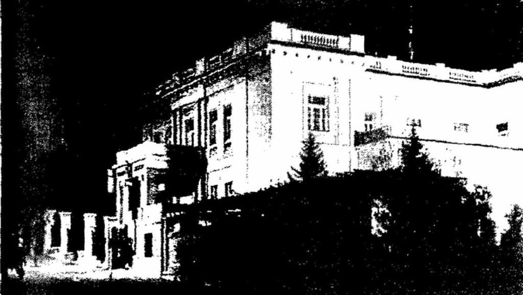Με άλλο μάτι Εικόνα 1 Η αθηναϊκή οικία του Ελευθέριου Βενιζέλου προς τα τέλη της δεκαετίας του 1930 στη γωνία της τότε οδού Λουκιανού με τη λεωφόρο Βασιλίσσης Σοφίας. Εικόνα 2 Το ίδιο κτίσμα σήμερα.