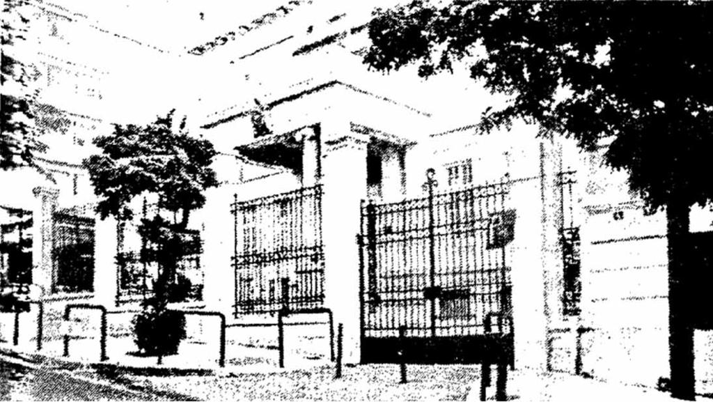Η πρεσβεία μεταφέρθηκε σε κτήριο που χτίστηκε στο ίδιο οικόπεδο με είσοδο από την οδό Πλουτάρχου. Η λήψη της δεύτερης φωτογραφίας έγινε λίγο ψηλότερα από τη γωνία με τη Βασ. Σοφίας.