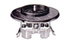 ochranný kontakt zásuvky bočný ochranný kontakt vidlice a) b) Obr. 2 a) zásuvka s ochranným kolíkom zo začiatku 30. rokov 20.