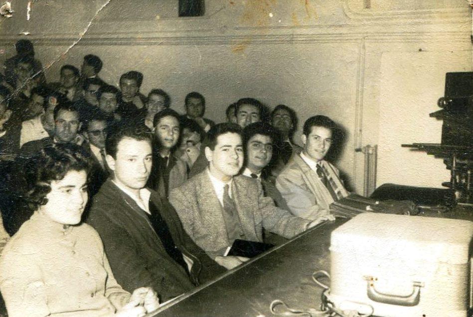 , 1959: Φοιτητές Α έτους σε κοινό μάθημα (Φυσική - Ειδικά Κεφάλαια) Αμφιθέατρο Κτιρίου Γκίνη,