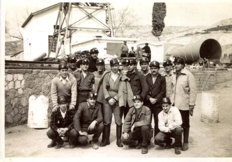 Αλιβέρι, 1960: Εκπαιδευτική εκδρομή Δ έτους στο λιγνιτωρυχείο.