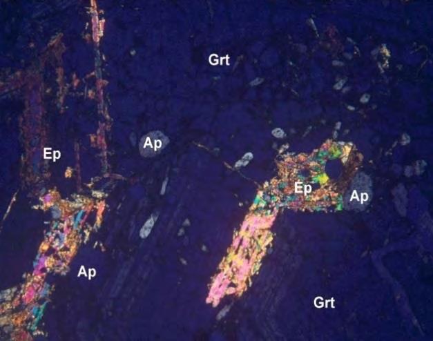 Μικροφωτογραφία δείγματος της ζώνης Επιδότου - Γρανάτη σε παράλληλα - κάθετα Nicols αλλά και σε συνθήκες