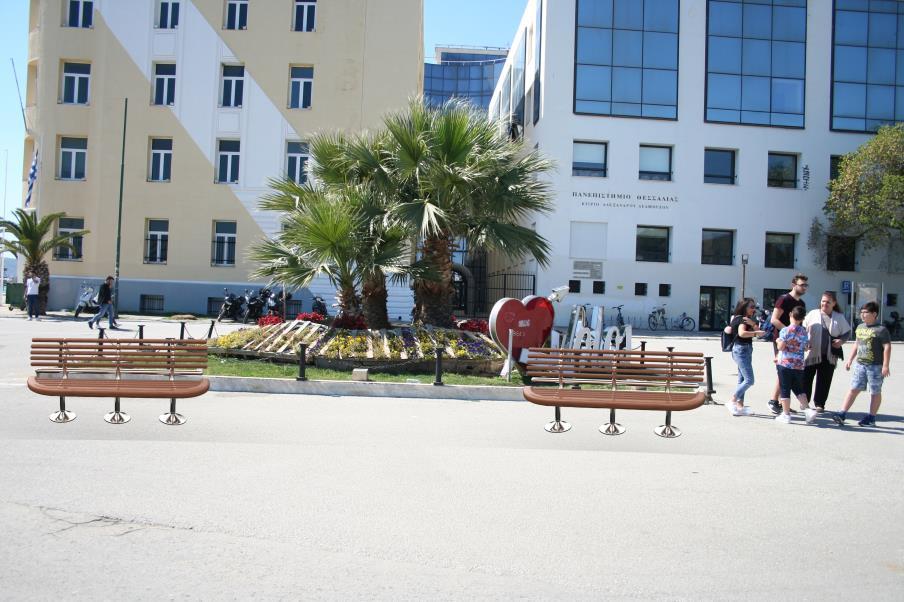 Εικόνα 7-11 Επάνω ο χώρος χωρίς το παγκάκι.