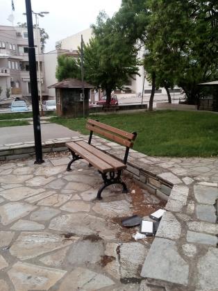 Εικόνα 4-32 Εικόνα 4-33 Εικόνα 4-34 Εικόνες 4-32,4-33,4-34: Από τη συνοικία Παλαιών, του Βόλου.