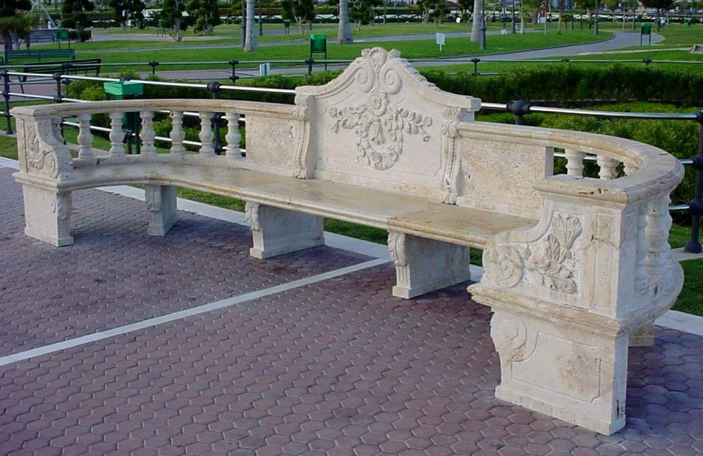 4.7 Έρευνα αγοράς σε παγκάκια Εικόνα 4-36 Παγκάκι κατασκευασμένο από μάρμαρο, στο Πάρκο Bateria στην