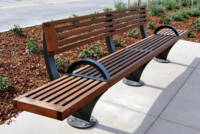 Όνομα: Pacifica Bench ΣΧΕΔΙΑΣΤΗΣ: Forms+Surfaces ΈΤΟΣ ΚΑΤΑΣΚΕΥΗΣ: 2017 ΥΛΙΚΑ: Jatoba, χάλυβας ΤΟΠΟΘΕΣΙΑ: Παγκάκι από μασίφ ξύλο και βάση από χάλυβα, με προαιρετικούς βραχίονες σε σχήμα "D" που