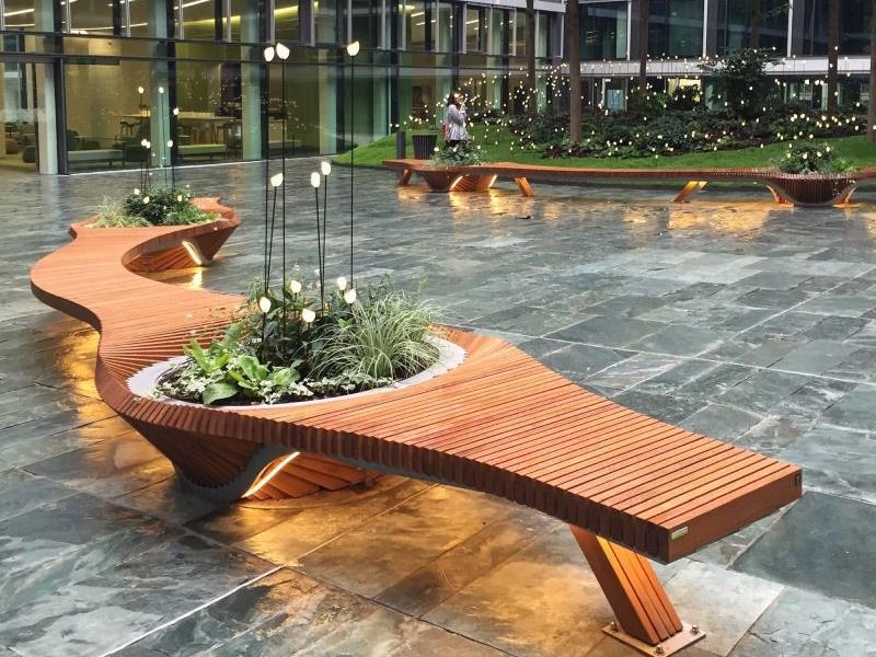 com/pacifica-bench Όνομα: Botanical Twist ΣΧΕΔΙΑΣΤΗΣ: Jangir Maddadi ΈΤΟΣ ΚΑΤΑΣΚΕΥΗΣ: 2016 ΥΛΙΚΑ:Aνοξείδωτο ατσάλι, ξύλο Robinia (ακακία) ΤΟΠΟΘΕΣΙΑ: Παγκάκι κατασκευασμένο από ανοξείδωτο ατσάλι και