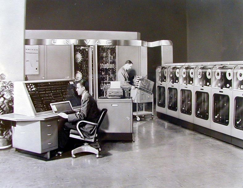 Ιστορική Αναδρομή Υπολογιστές πρώτης γενιάς John von Neumann έννοια του αποθηκευμένου προγράμματος (stored program concept) 1949: πρώτος υπολογιστής