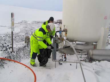 skrefum: Auðleysanleg gös (CO 2 og H 2 S)