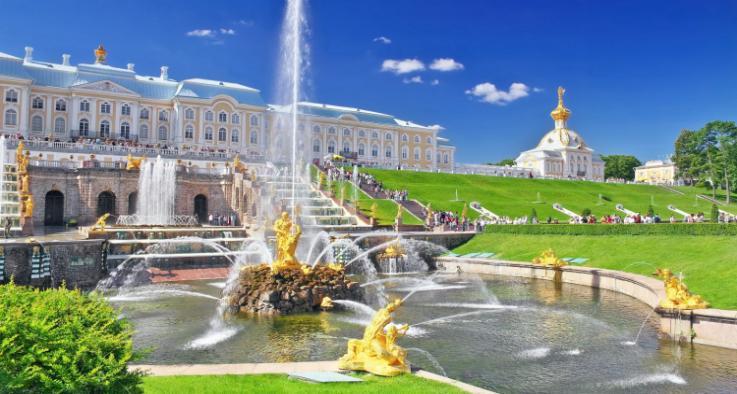 Ημέρα 3: 23/7 Ξενάγηση Αγία Πετρούπολη- Πτήση για Ιρκούτσκ Επίσκεψη στο Ερμιτάζ που αποτελεί το μεγαλύτερο και ένα από τα παλαιότερα μουσεία στον κόσμο, καθώς και ένα από τα σημαντικότερα αξιοθέατα