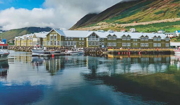 Fyrir hópa erum við með mikið úrval af matseðlum og hlaðborðum að velja úr. Þá getum við líka sérsniðið matseðla eftir óskum hvers hóps.