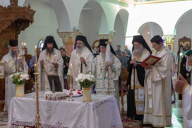 Παρέστη συμπροσευχόμενο πλῆθος πιστῶν, Μοναχῶν, Μο να ζουσῶν καὶ λαϊκῶν, ἐκ τῆς πνευματικῆς οἰκογενείας καὶ δια δο χῆς τοῦ μακαριστοῦ Κτή τορος, πρώτου