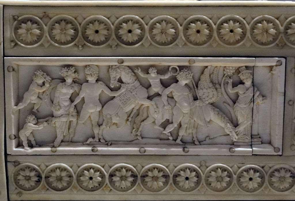 Ελεφάντινο κιβωτίδιο Veroli,