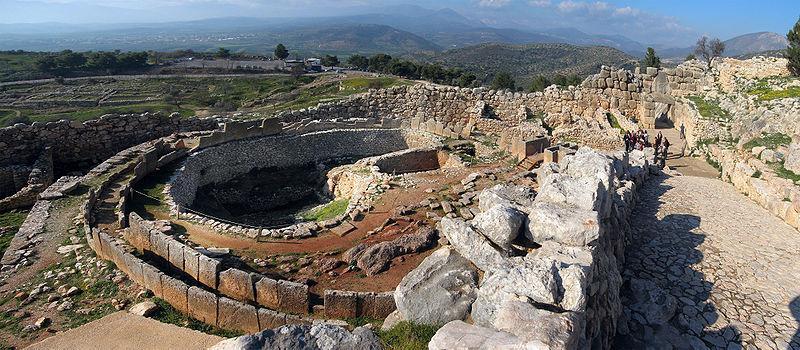 Άποψη του χϊρου, ο ταφικόσ περίβολοσ των Μυκηνϊν (αριςτερά)