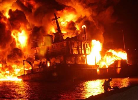 prevrtanja, požari, iznimna nevremena i valovi, općenito nesreće na moru, preopterećenja ili loše korištenje broda.