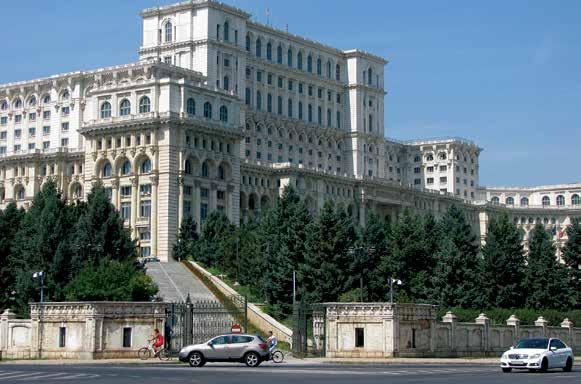 από αυτή του Παρισίου, το Ορθόδοξο Πατριαρχείο, την Ελληνική εκκλησία που θυμίζει Παρθενώνα, το μουσείο του Πυροσβέστη και την στρατιωτική Ακαδημία.