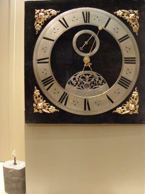 ρολόι που λειτουργεί με βάρος clock works with