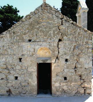 Μαριάννα Κατηφόρη Εικ. 3 & 4 : Τοιχοδομία και ρωγμές δυτικής και ανατολικής όψης. 4η Φάση: Δεύτερη ανακαίνιση (19ος αι.