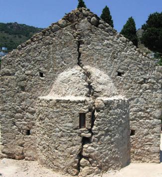 Ακόμα, διανοίχτηκε το βόρειο παράθυρο και πιθανότατα κατασκευάστηκαν εξωτερικά επιχρίσματα με εγχαράξεις (μυστρίσματα).