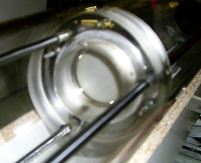 2 διακρύνονται τα δύο εργαςτηριακϊ MicroChannel Plates τοποθετημϋνα ςτισ βϊςεισ ςτόριξόσ