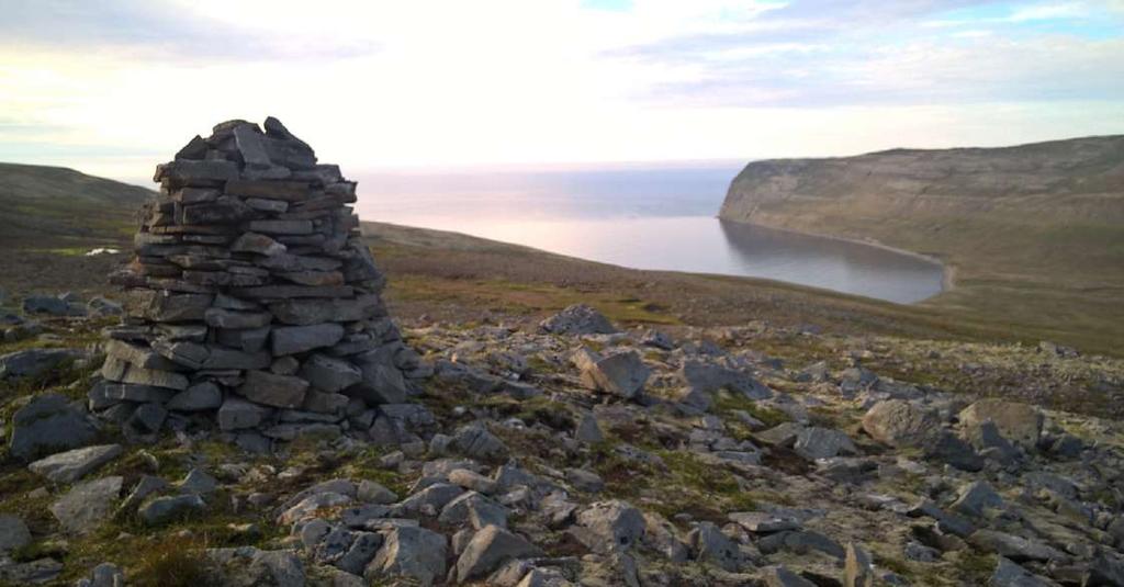 MARKMIÐ 2 VERNDUN NÁTTÚRU OG LÍFFRÆÐILEGRAR FJÖLBREYTNI Síðastliðið haust var unnið að viðhaldi og endurhleðslu á vörðum sem fallið hafa á undangengnum áratugum á gönguleiðinni milli Skálakambs og