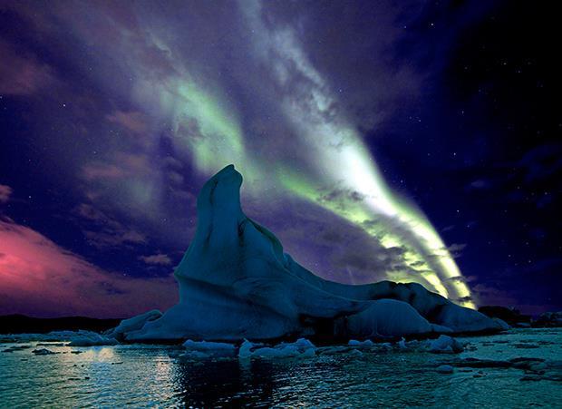 Επίσκεψη του Blue Ice Cave (καιρού και συνθηκών επιτρεπόντων).