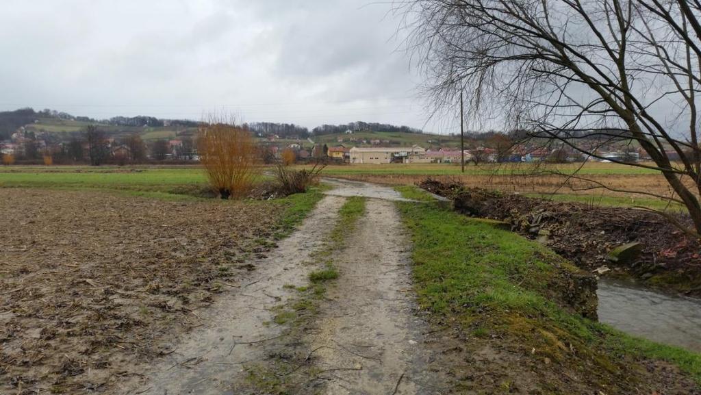 Sveučiište Josipa Jurja Strossmayera u Osijeku Građevinski fakutet Osijek izv: aut rada Sika 2. Poged na okaciju s kraja trase prema početku, s prijeazom vodotoka izv: aut rada Sika 3.